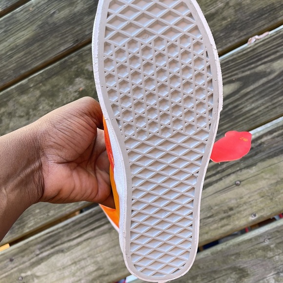 VANS CUSTOM *TOM AND JERRY*  NEW  SIZE 7(WORDING ON BACK OF EACH SHOE) - Picture 7 of 7